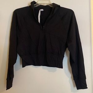 Lululemon quarter zip in black